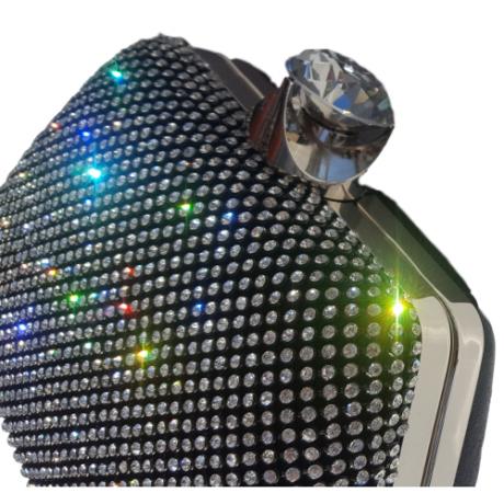 Малка черна чанта с бели камъчета тип Swarovski